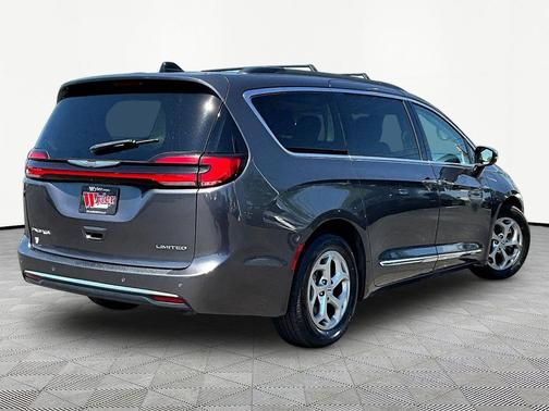 Granite Crystal Metallic Clearcoat 2023 Chrysler Pacifica Limited