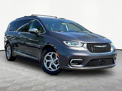 Granite Crystal Metallic Clearcoat 2023 Chrysler Pacifica Limited