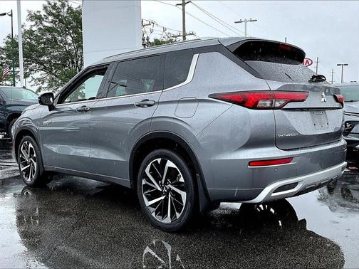 Mercury Gray Metallic 2023 Mitsubishi Outlander PHEV SEL