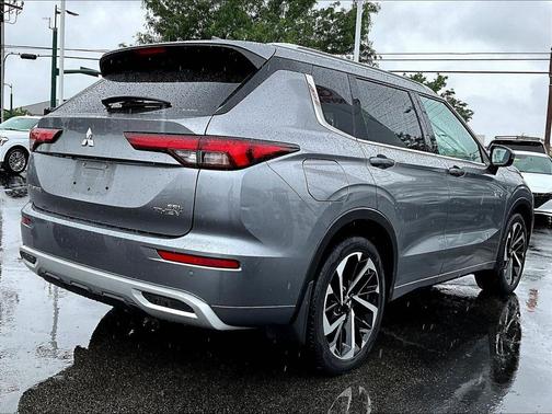 Mercury Gray Metallic 2023 Mitsubishi Outlander PHEV SEL