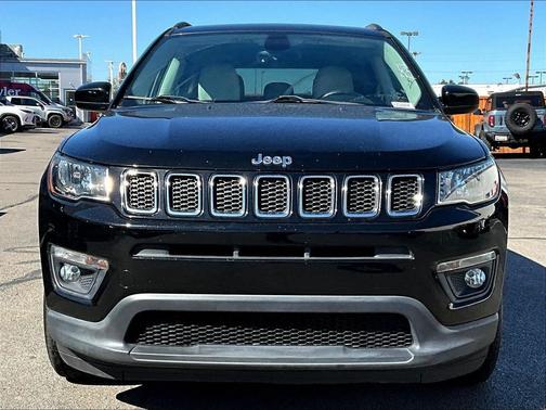 Diamond Black Crystal Pearlcoat 2018 Jeep Compass Latitude