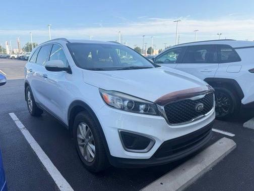 Snow White Pearl 2016 Kia Sorento LX