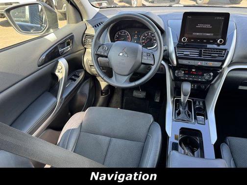 Labrador Black Pearl 2022 Mitsubishi Eclipse Cross SE