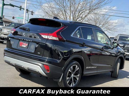 Labrador Black Pearl 2022 Mitsubishi Eclipse Cross SE