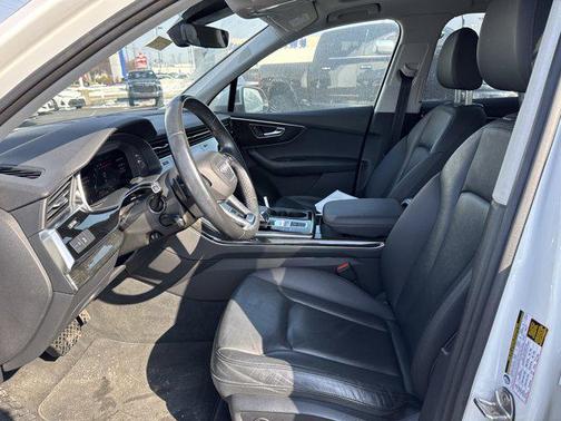 2022 Audi Q7 55 Premium Plus