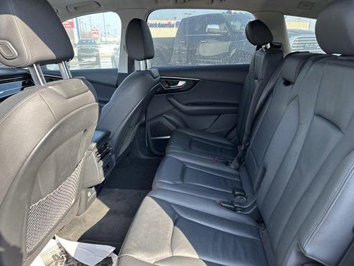 2022 Audi Q7 55 Premium Plus