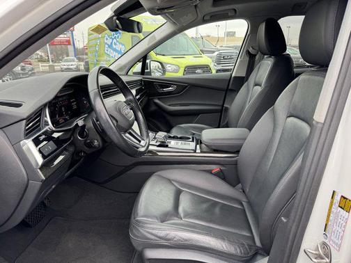 2022 Audi Q7 55 Premium Plus