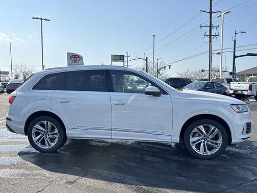 2022 Audi Q7 55 Premium Plus