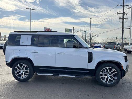 2023 Land Rover Defender 110 X-Dynamic SE