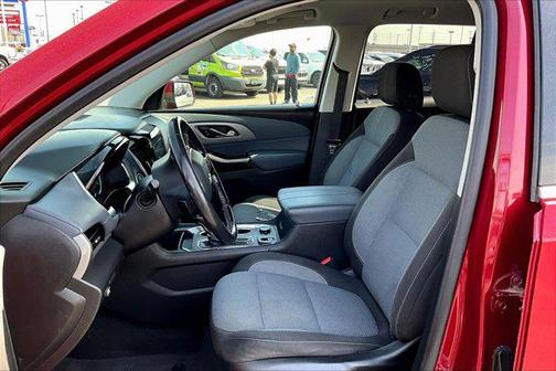 Cajun Red Tintcoat 2020 Chevrolet Traverse LT Cloth