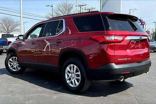Cajun Red Tintcoat 2020 Chevrolet Traverse LT Cloth