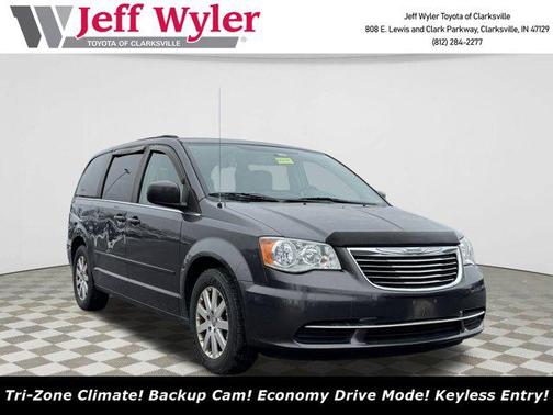 2015 Chrysler Town & Country LX