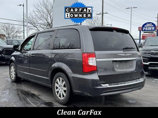 2015 Chrysler Town & Country LX