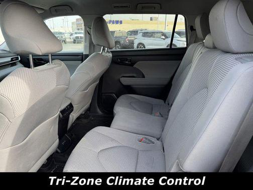 2024 Toyota Highlander LE