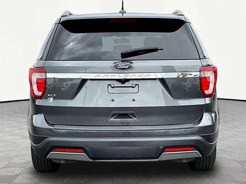 Magnetic 2019 Ford Explorer XLT