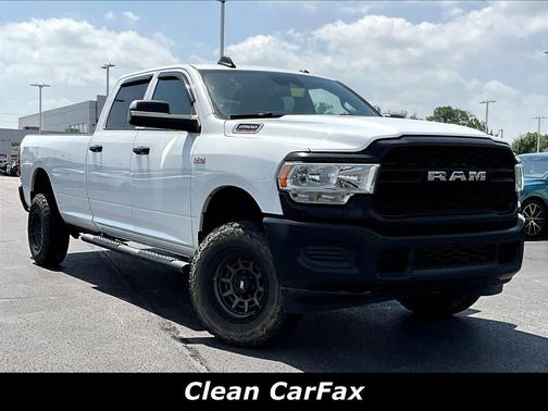 Bright White Clearcoat 2022 RAM 2500 Tradesman Crew Cab 4x4 8' Box