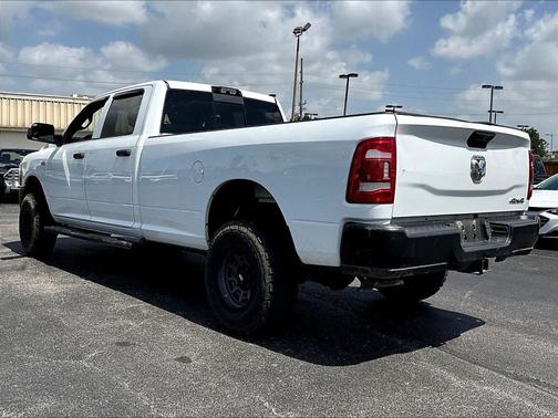 Bright White Clearcoat 2022 RAM 2500 Tradesman Crew Cab 4x4 8' Box