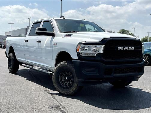 Bright White Clearcoat 2022 RAM 2500 Tradesman Crew Cab 4x4 8' Box