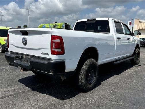 Bright White Clearcoat 2022 RAM 2500 Tradesman Crew Cab 4x4 8' Box
