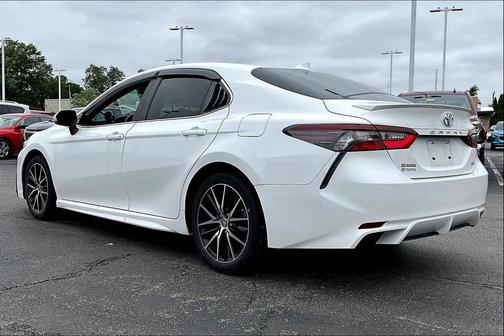 Ice Cap 2024 Toyota Camry SE