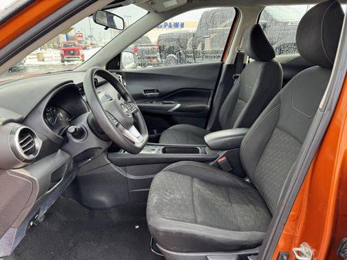 2022 Nissan Kicks SV