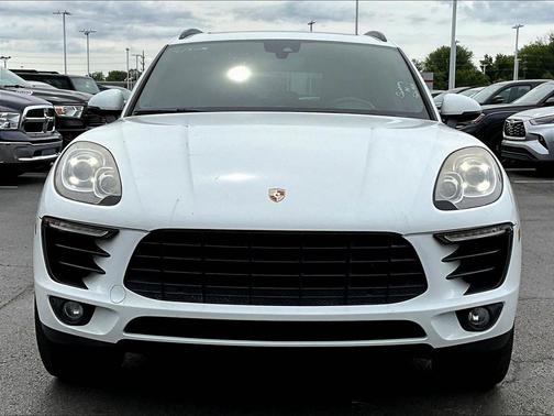 White 2018 Porsche Macan Macan