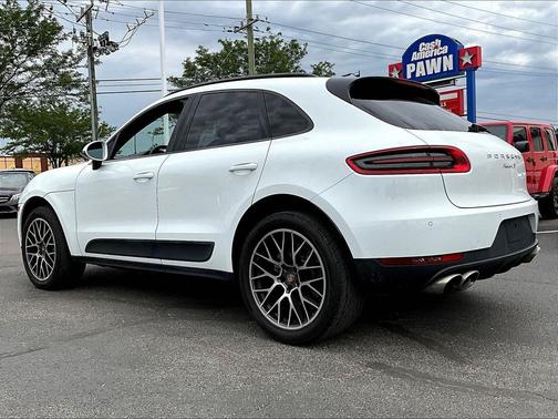 White 2018 Porsche Macan Macan