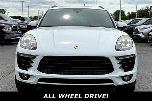 White 2018 Porsche Macan Macan
