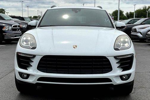 White 2018 Porsche Macan Macan