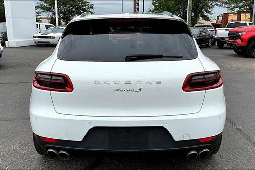 White 2018 Porsche Macan Macan