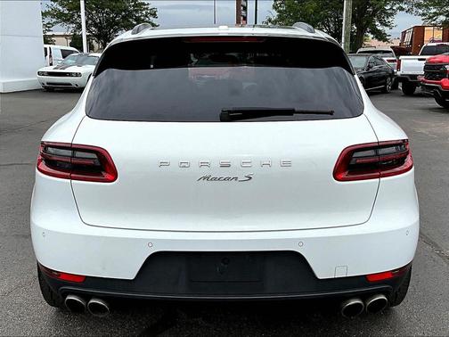 White 2018 Porsche Macan Macan