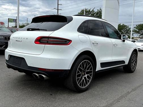White 2018 Porsche Macan Macan