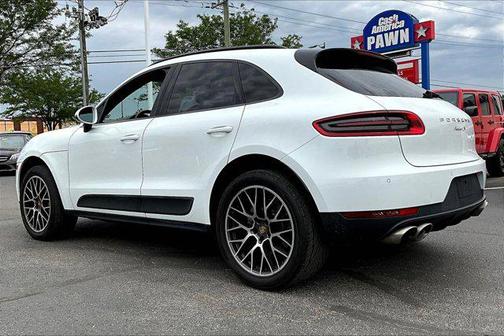 White 2018 Porsche Macan Macan
