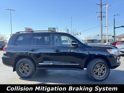 2020 Toyota Land Cruiser Base