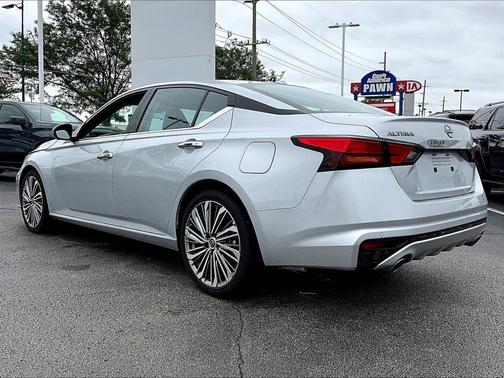 Brilliant Silver Metallic 2025 Nissan Altima SL FWD