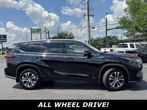 2022 Toyota Highlander Hybrid XLE