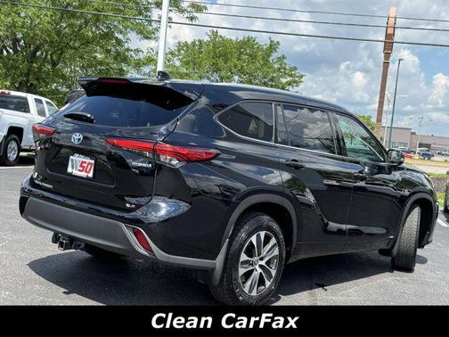 2022 Toyota Highlander Hybrid XLE