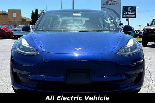 Deep Blue Metallic 2022 Tesla Model 3 Standard Range