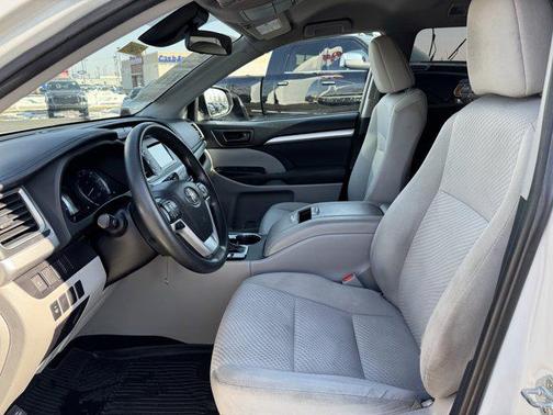 2019 Toyota Highlander LE I4