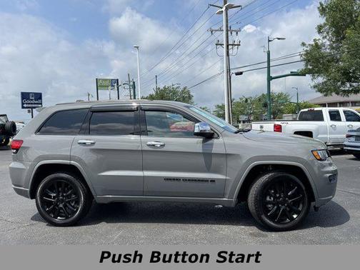 2022 Jeep Grand Cherokee Laredo