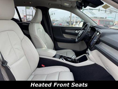 2023 Volvo XC40 B5 Plus Dark Theme