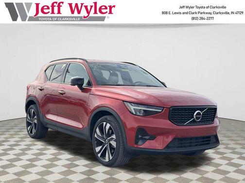 2023 Volvo XC40 B5 Plus Dark Theme