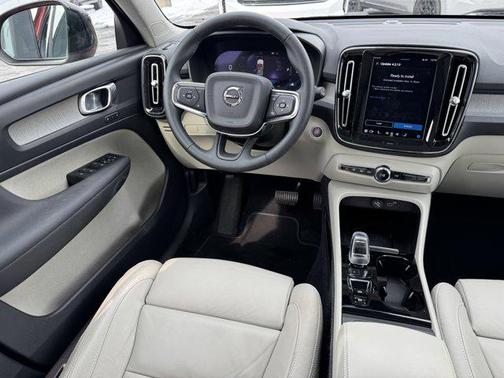 2023 Volvo XC40 B5 Plus Dark Theme