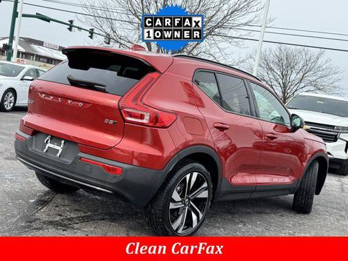 2023 Volvo XC40 B5 Plus Dark Theme