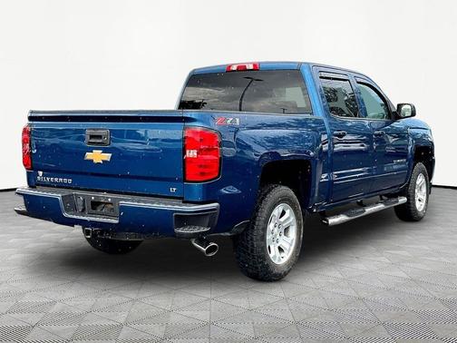 Deep Ocean Blue Metallic 2018 Chevrolet Silverado 1500 2LT