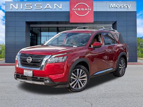 2022 Nissan Pathfinder Platinum