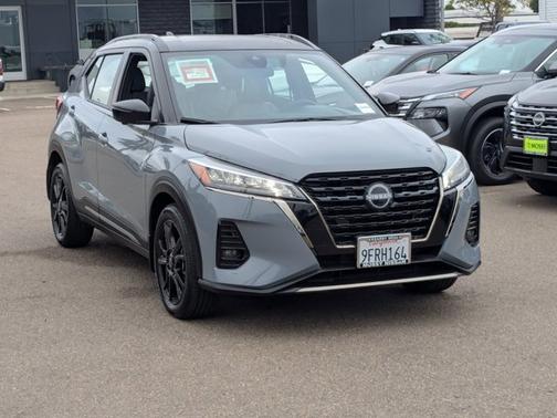 2023 Nissan Kicks SR
