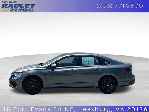 Platinum Gray Metallic 2022 Volkswagen Jetta 1.5T SE