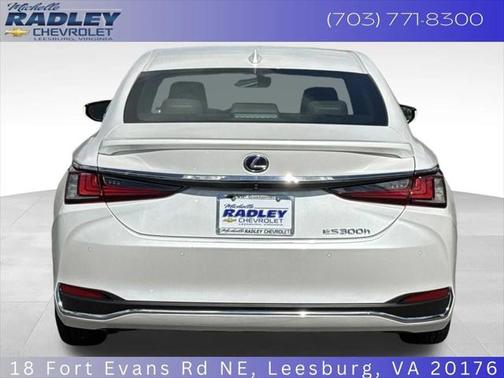 2022 Lexus ES 300h Base