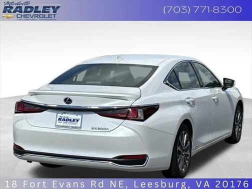 2022 Lexus ES 300h Base